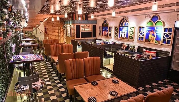 Cafe-Hawkers in New Delhi