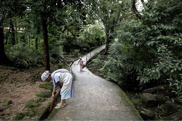cleaning-mawlynnong