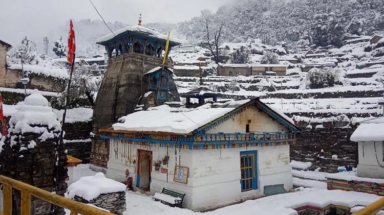 Triyuginarayan temple winter