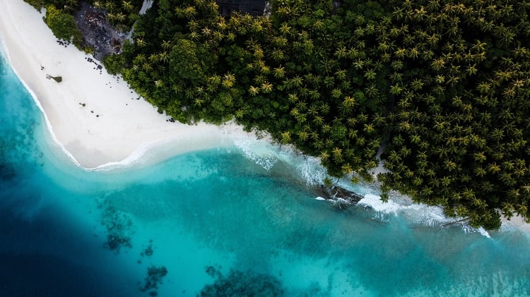 Maalhos Island