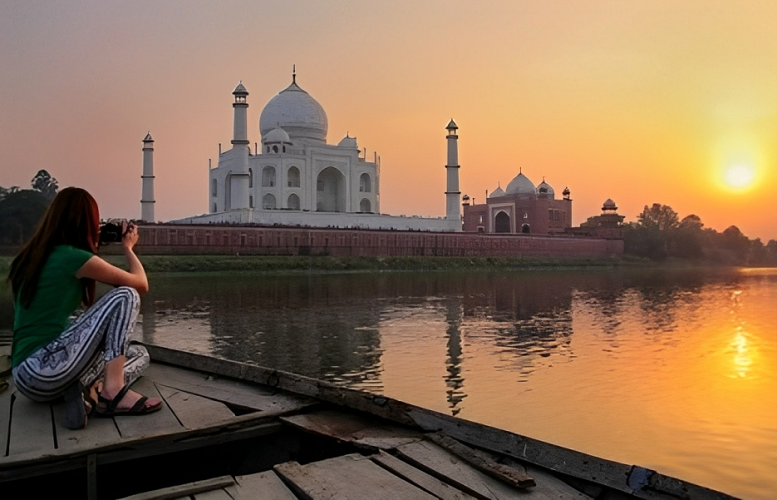One of the things to do in Agra is boating in Yamuna River