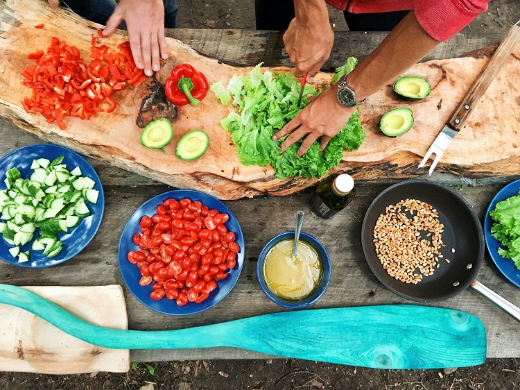 Learning cooking from the locals is one of the best things to do in Agra