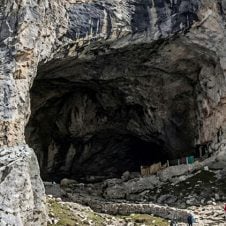 Amarnath-Yatra-by-Helicopter-From-Baltal-With-Kashmir