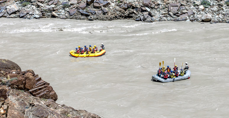River rafting on Lidder River