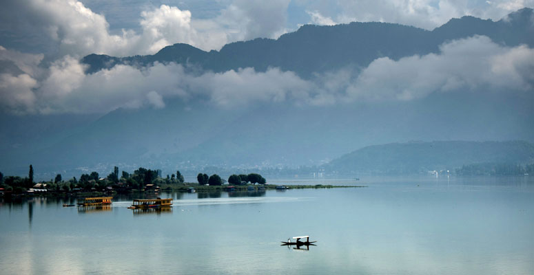 Crowd and Timing Reality Across Srinagar Lakes
