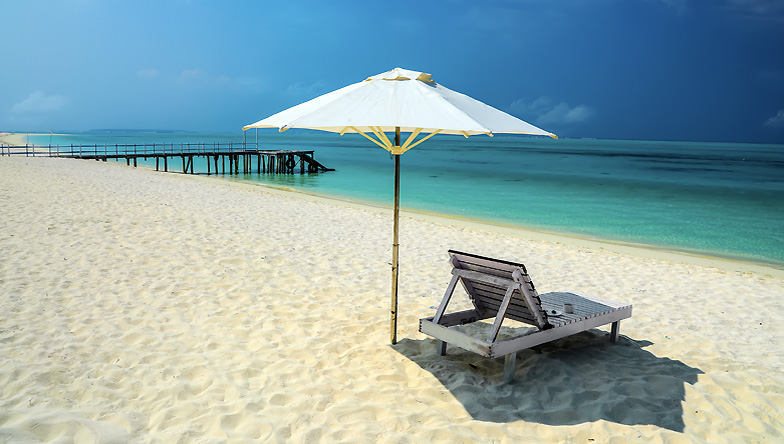 Turquoise water and coral island scenery in Lakshadweep