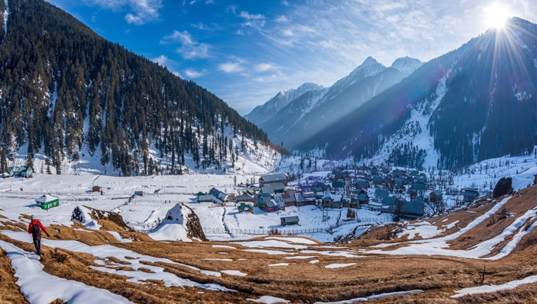 Mountain valley scenery in Pahalgam